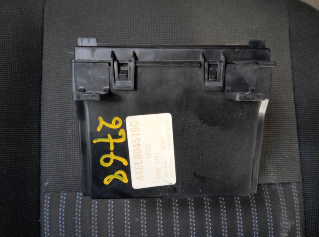 piece_RENAULT MIDLUM  BOITIER VECU 7421067823 P01