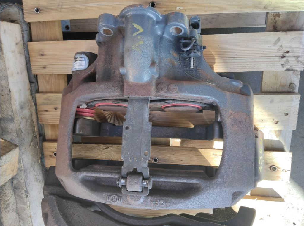 piece_IVECO 190T31  ETRIER DE FREIN AVANT DROIT 5801341078