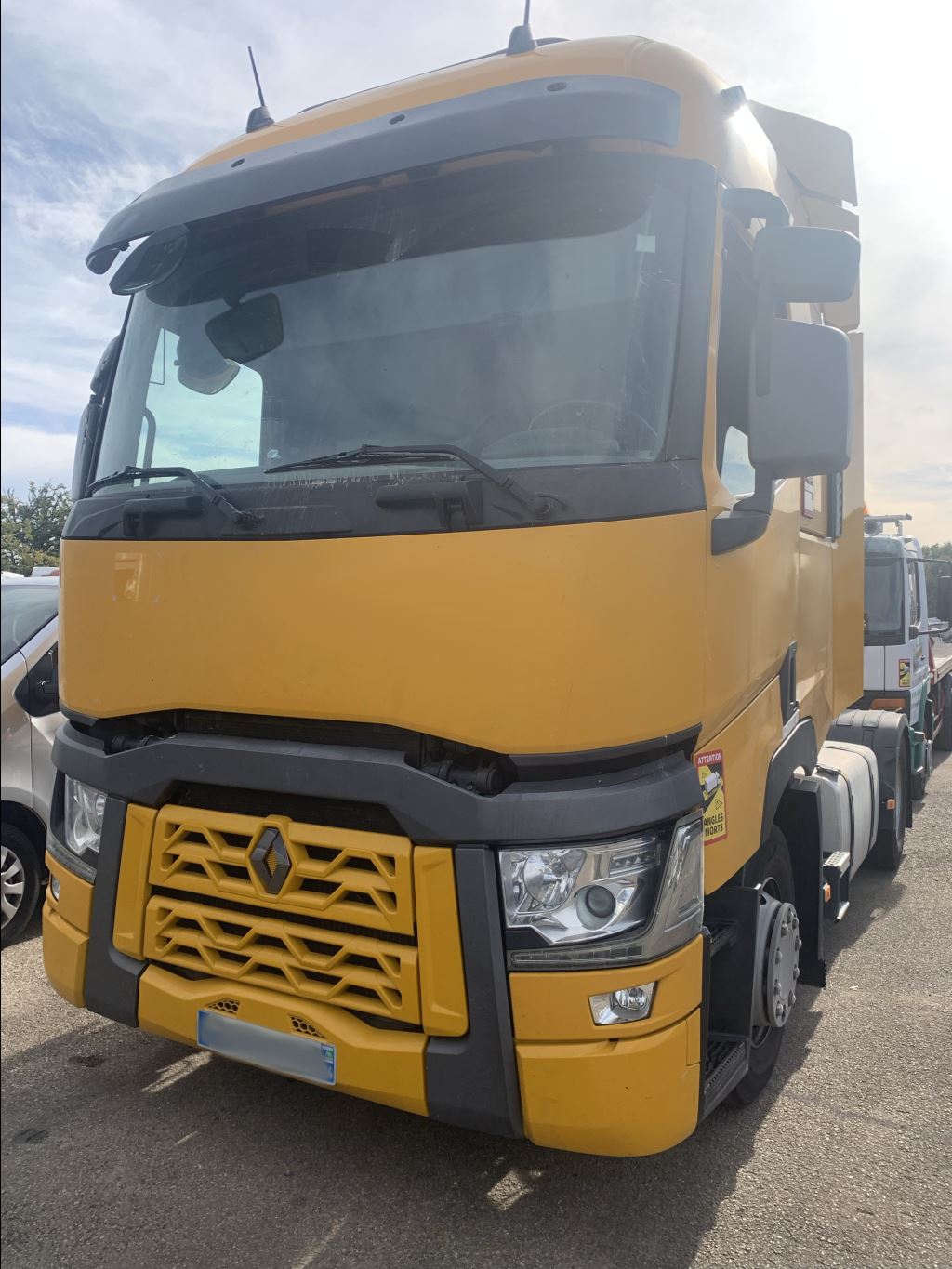 piece_RENAULT T440 ETRIER DE FREIN ARRIERE DROIT 7421487685