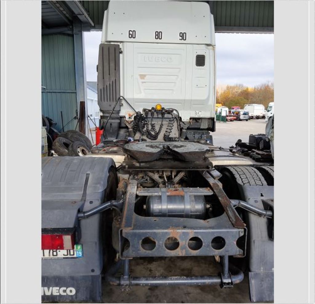 piece_IVECO STRALIS 440 CURSOR 13 FEU ARRIERE DROIT