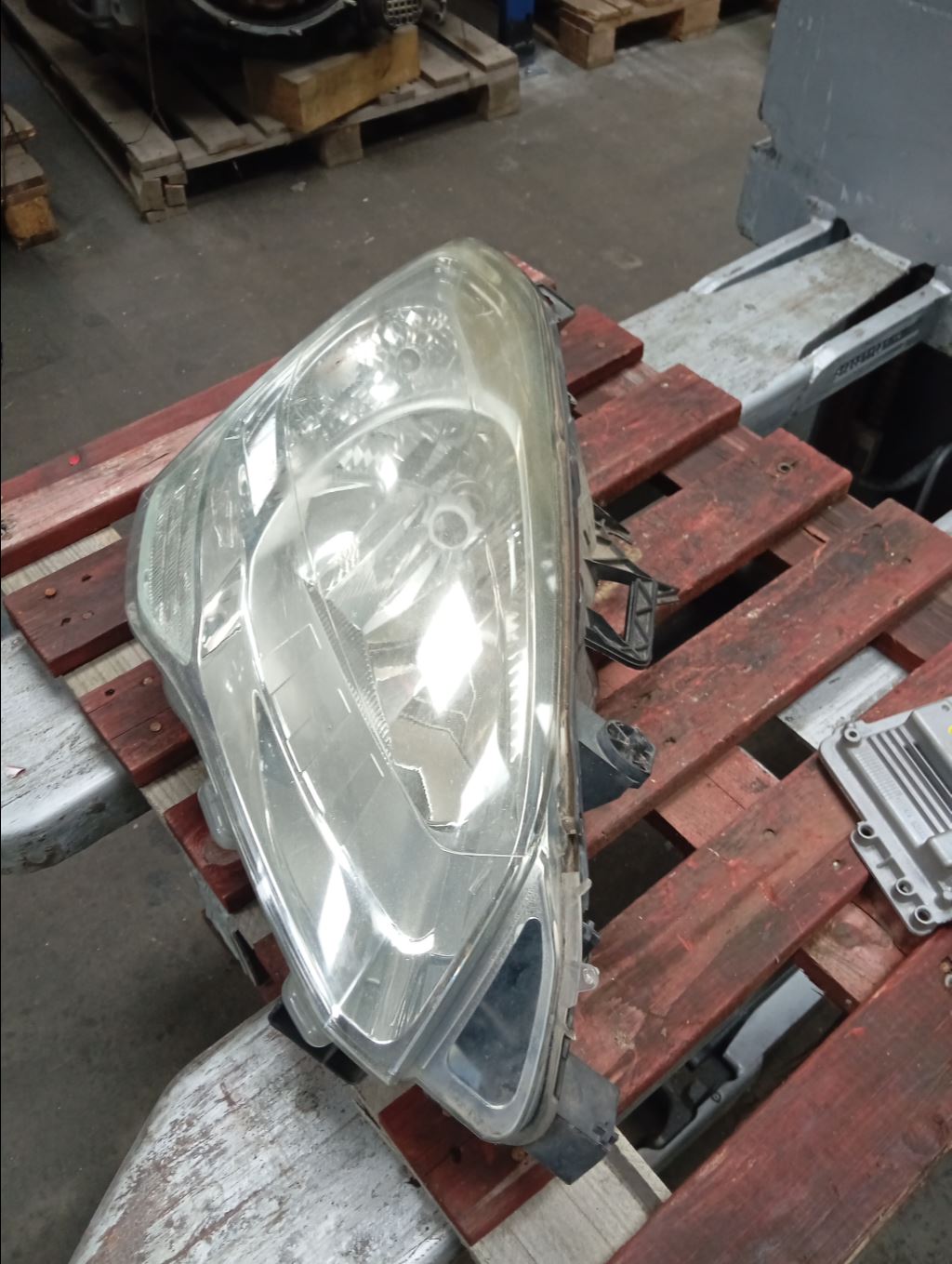 piece_PEUGEOT PARTNER 1.6 HDI - 8V TURBO PHARE DROIT 6206 K6