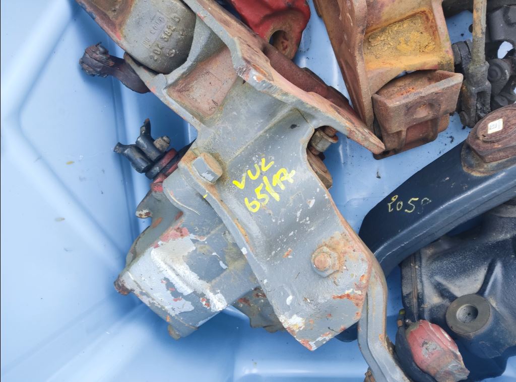 piece_IVECO  BOITIER DE DIRECTION 5801885079