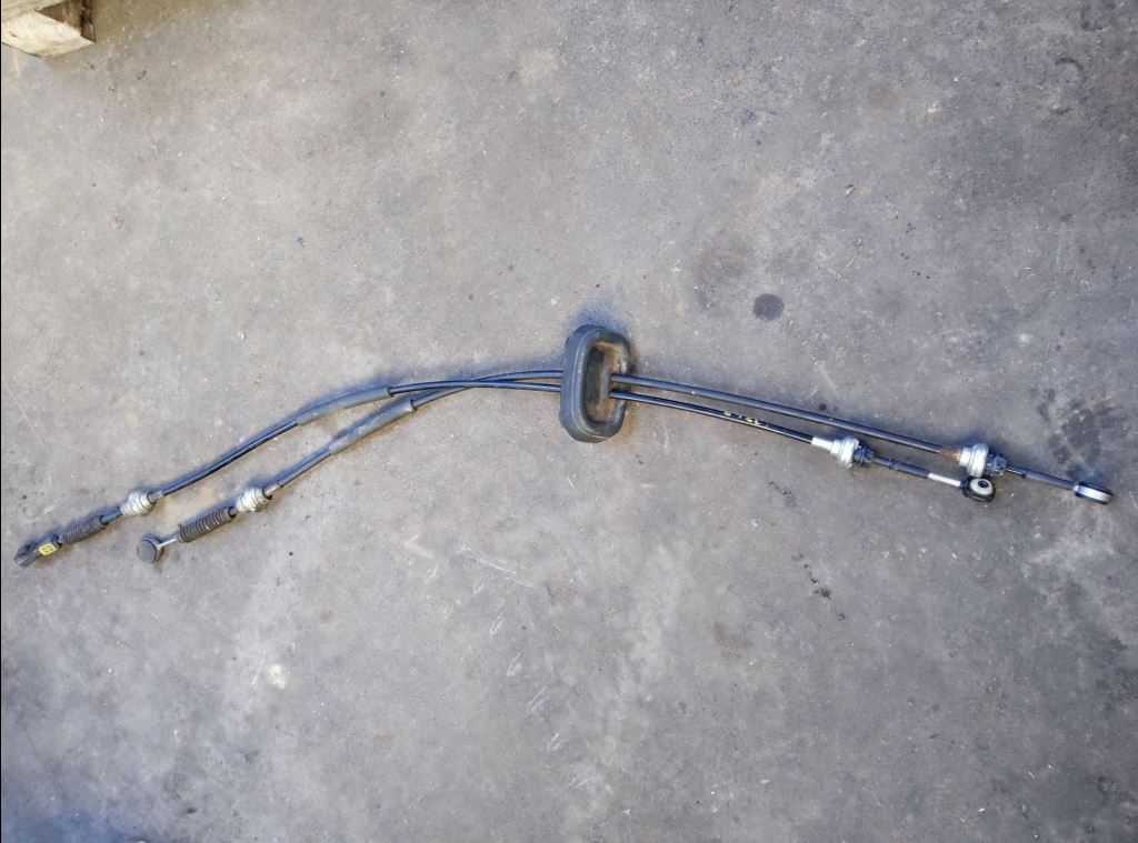 piece_RENAULT TRAFIC  CABLES LEVIER DE VITESSE 7701477671