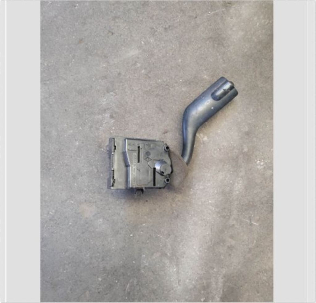 piece_RENAULT PREMIUM  COMMODO ESSUIE GLACE 7421535700