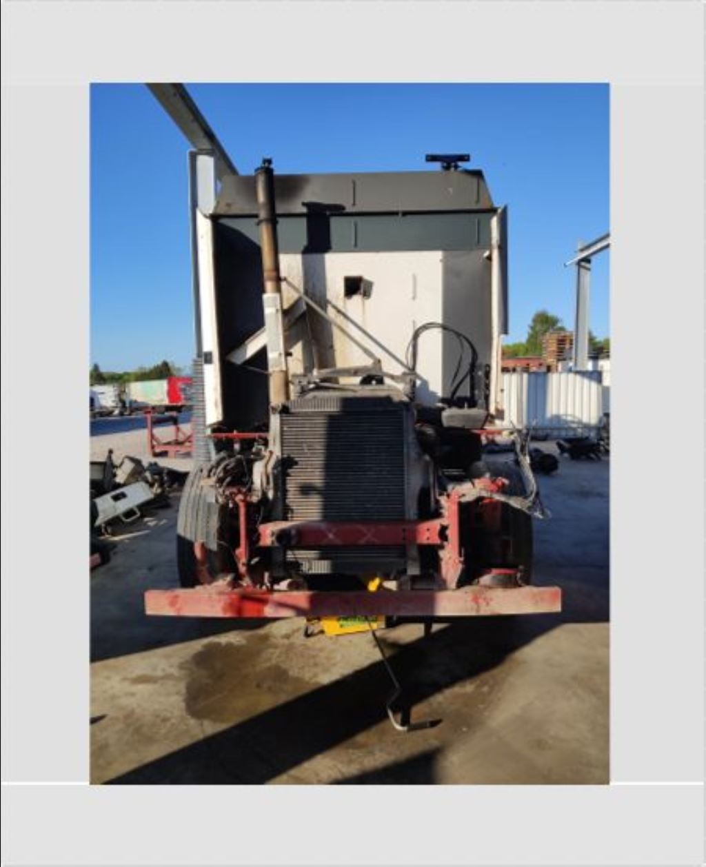 piece_IVECO 190S35  PHARE GAUCHE 504238213