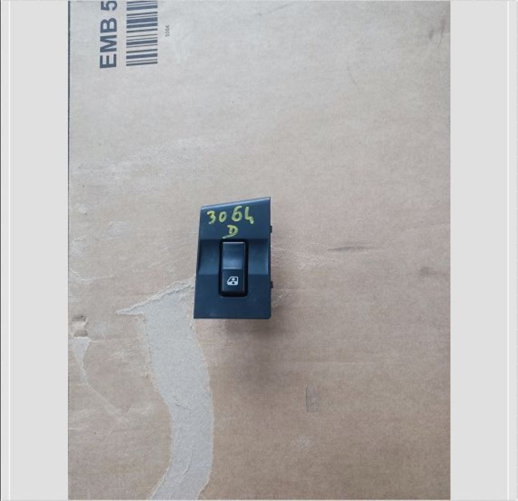 piece_RENAULT MIDLUM  INTERRUPTEUR LEVE VITRE AVD 7421043773