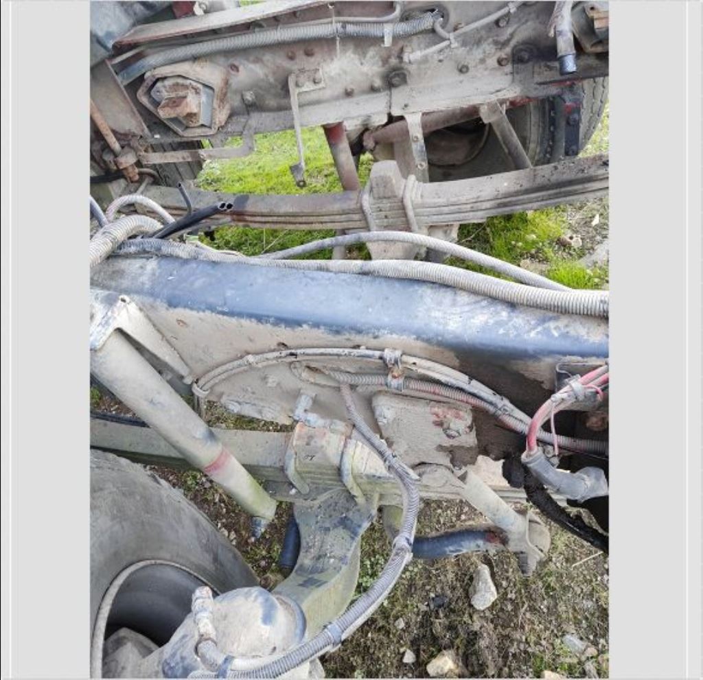 piece_IVECO 190E27 RL FUSEE AVANT DROITE
