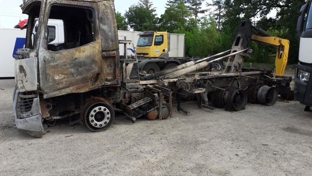 piece_RENAULT C 480 P6X4 K E6 ETRIER DE FREIN ARRIERE DROIT 7421487650