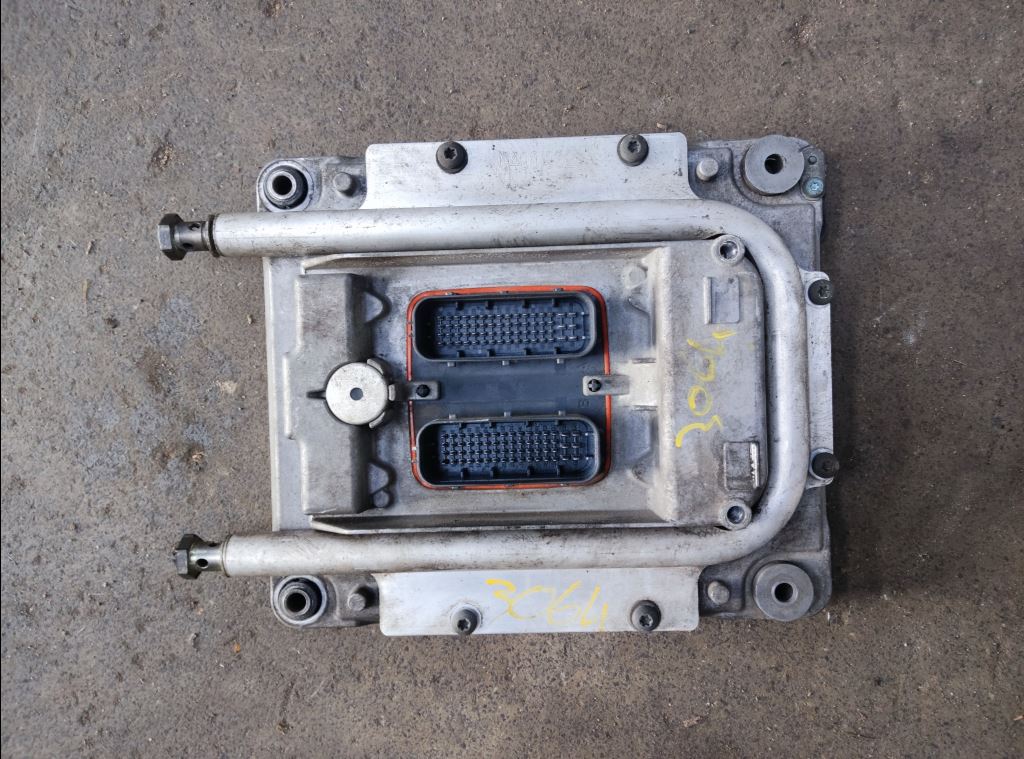 piece_RENAULT MIDLUM  BOITIER GESTION MOTEUR 7460100008