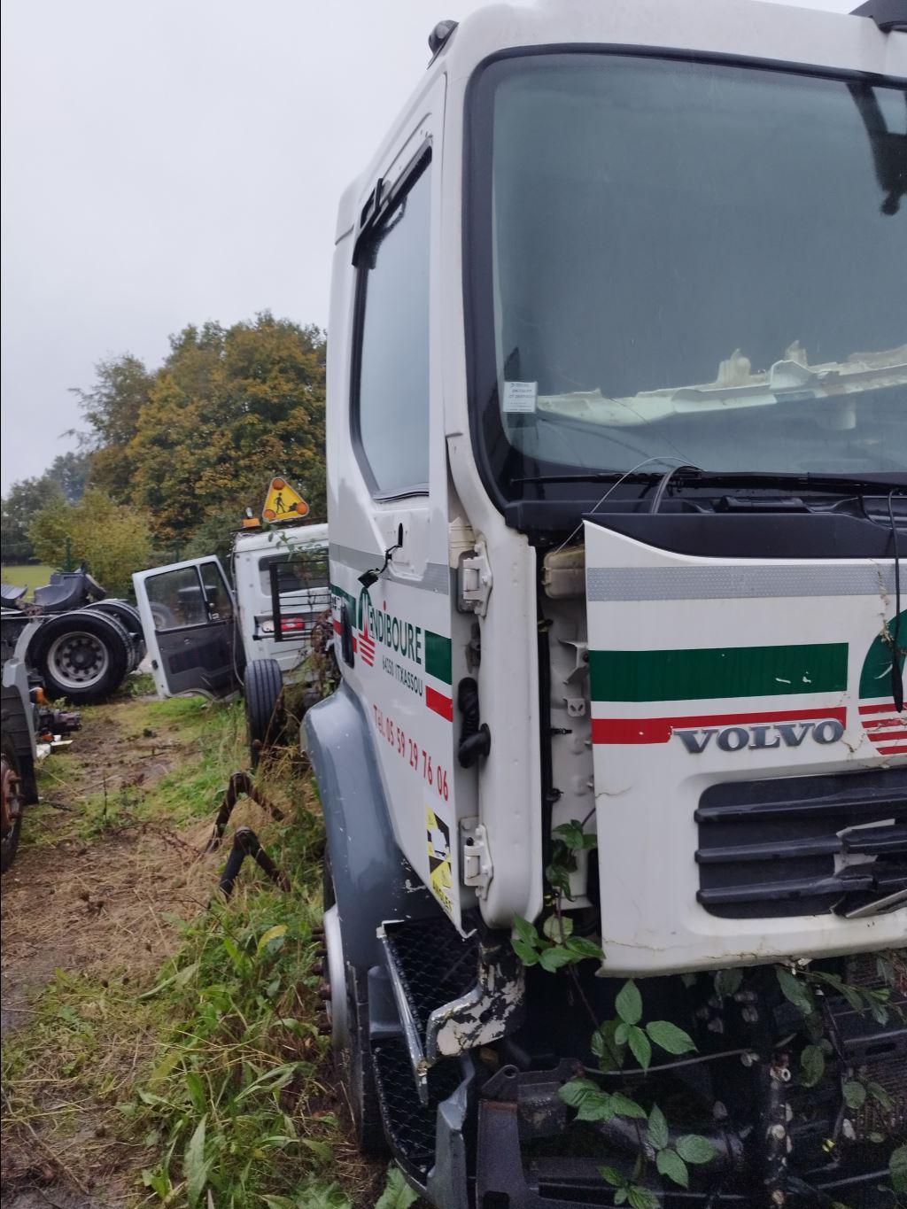 piece_VOLVO FL240 BLOC COMMANDE LEVE VITRE - RETROVISEUR DROIT