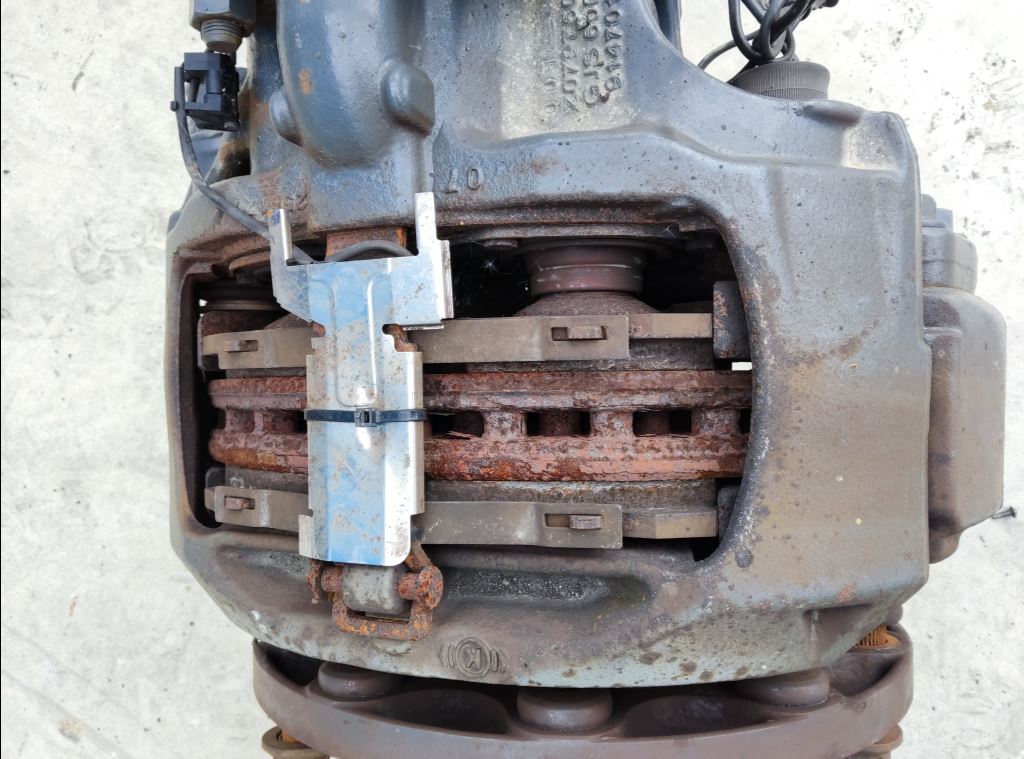 piece_DAF XF480 ETRIER DE FREIN AVANT GAUCHE 1862301