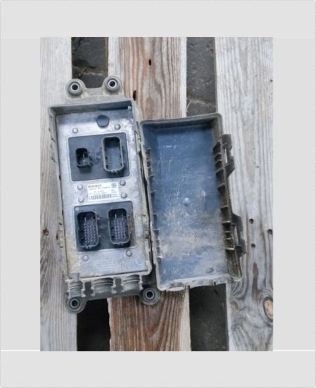 piece_RENB T440  BOITIER ELECTRONIQUE EBS - ABS 21706129