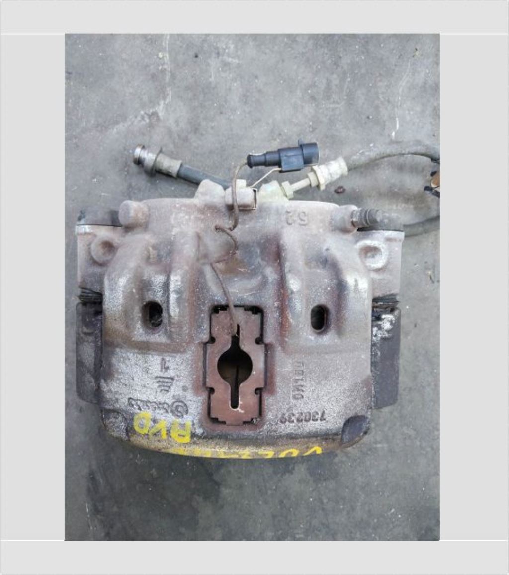 piece_RENAULT RENAULT ETRIER DE FREIN AVANT DROIT 7485119636