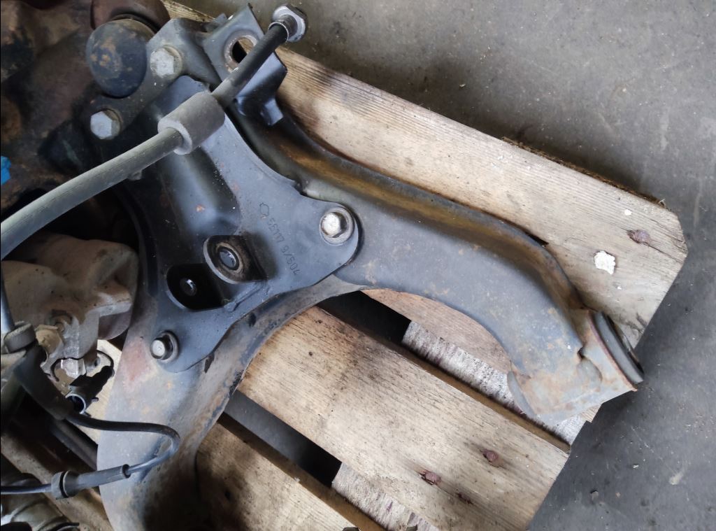 piece_RENAULT RENAULT TRIANGLE INFERIEUR AVANT GAUCHE 5001871612