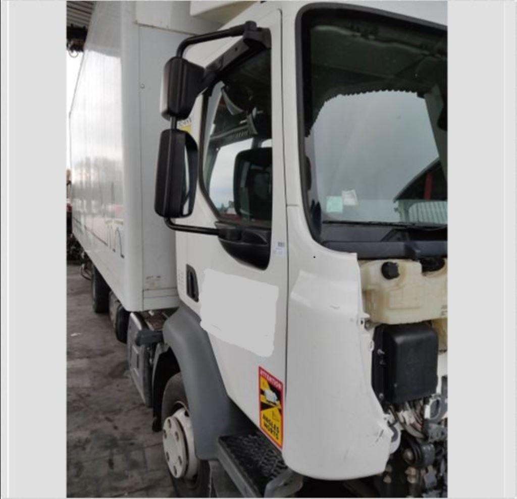 piece_RENAULT D NARROW CALANDRE SUPERIEURE