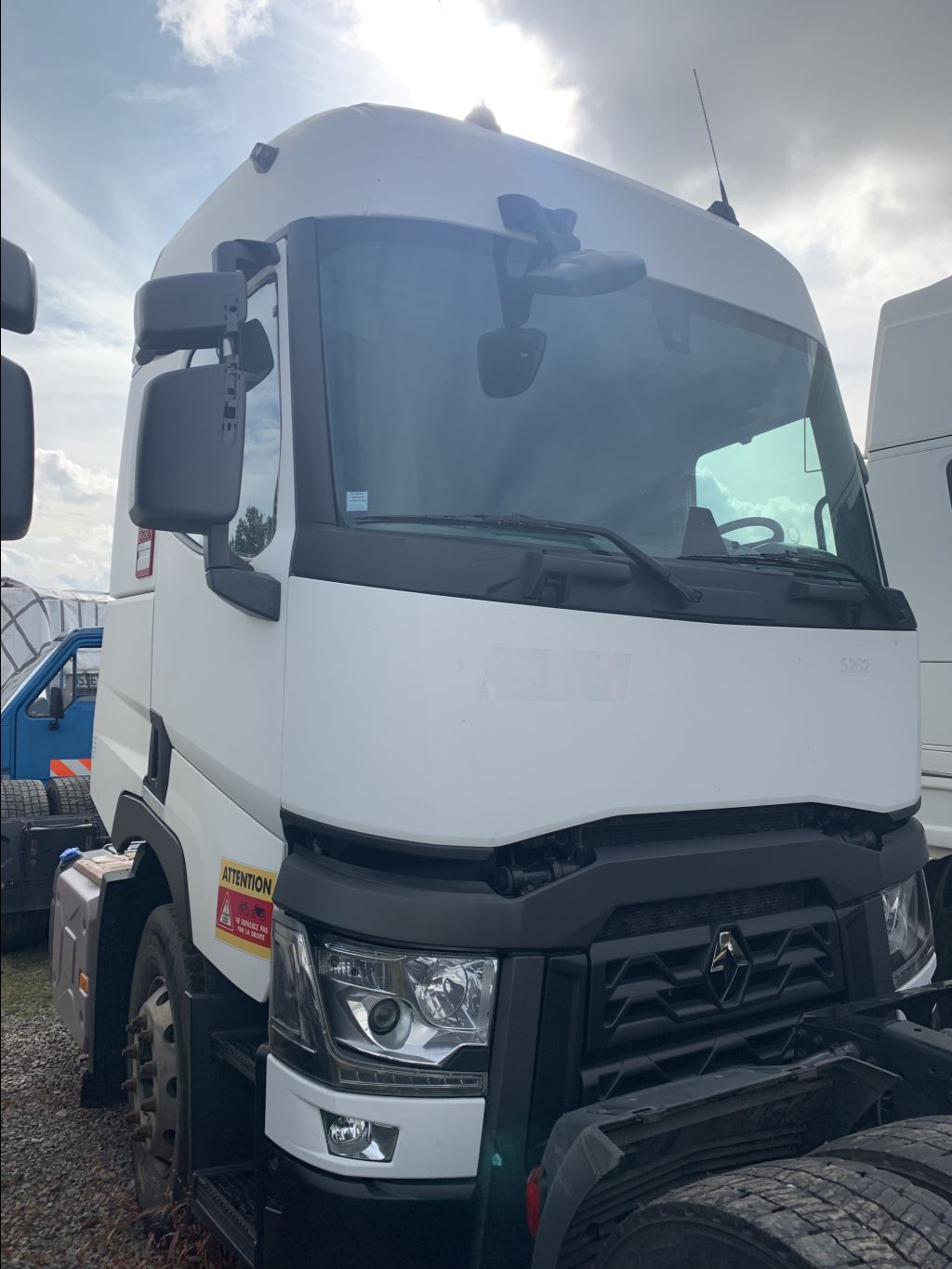 piece_RENAULT T 460 GARDE BOUE AVANT 7482212926