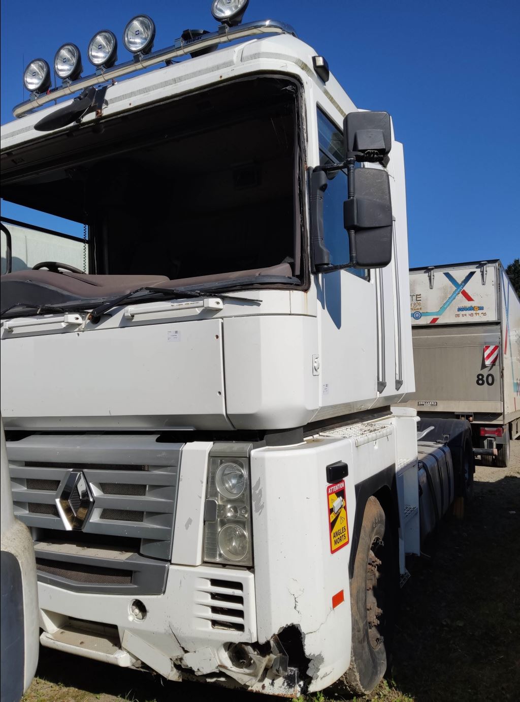 piece_RENAULT MAGNUM SIEGE AVANT DROIT 7420929783